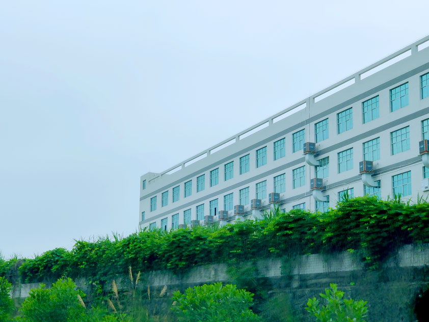 高速公路旁安裝的環(huán)?？照{(diào)-(2).jpg